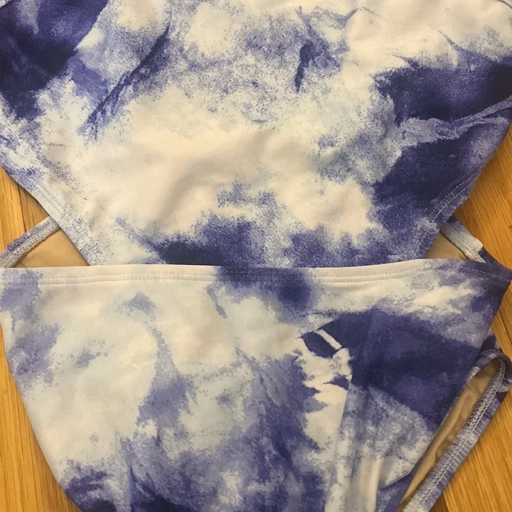Old Navy Girls Blue and White Tie Dye One Piece Swimsuit Size L